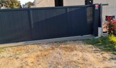 Pose d'un portail automatique en alu gris anthracite à Orange