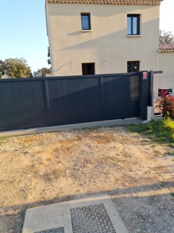 Pose d'un portail automatique en alu gris anthracite à Orange