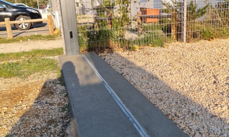 Pose d'un portail automatique en alu gris anthracite à Orange